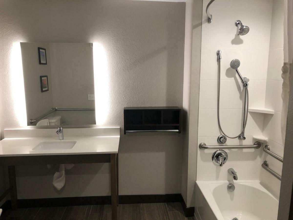 Comfort Suites Fort Lauderdale Airport & Cruise Port Dania Beach Exterior photo
